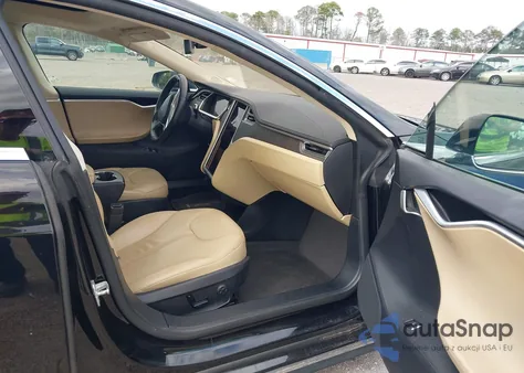 2013 Tesla Model S z USA, uszkodzony, nr VIN 5YJSA1AG3DFP04000